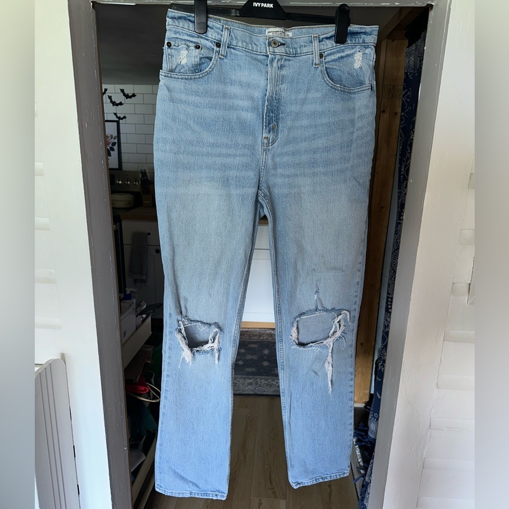 Abercrombie Jeans.
